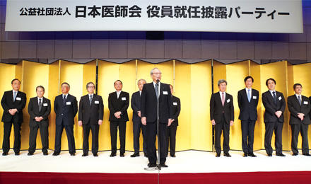 安倍総理始め多くの参会者が第4次横倉執行部の門出を祝う