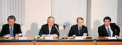 日医定例記者会見(5月24日)/「医療事故防止研修会」の開催要綱を発表(写真)