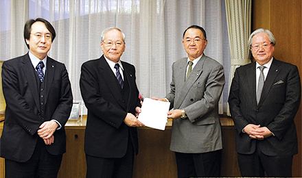 有床診療所委員会答申「地域包括ケアシステムにおける有床診療所の役割」まとまる