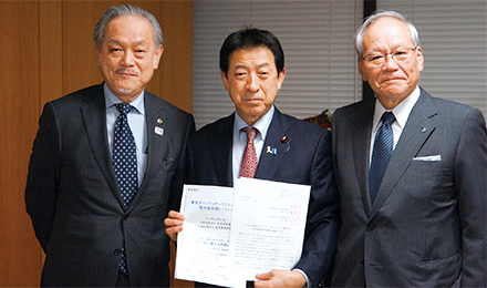 塩崎厚生労働大臣に東京オリンピック・パラリンピックにおける熱中症等対策について要望書を提出
