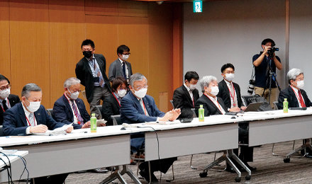 日本医師会のコロナ対応に関する取り組みと今後の課題等を説明