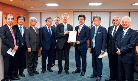 日本医師会始め医療、介護の10団体で加藤厚労大臣に光熱費等の物価高騰に対する支援を要望