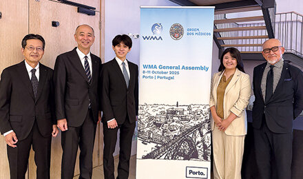 右から2人目阿部先生、3人目井上先生