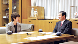 �V�t�C���^�r���[�^����� �n���Â̌��_�ɗ������l��l�̗͂��d�v�i�ʐ^�j