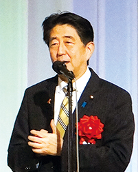 ��3��u���{��t��@�ԂЂ���܁v�\�����E���Z�v�V�����^���{������̗�Ȃ̉�����̐ԂЂ�5����\���i�ʐ^�j